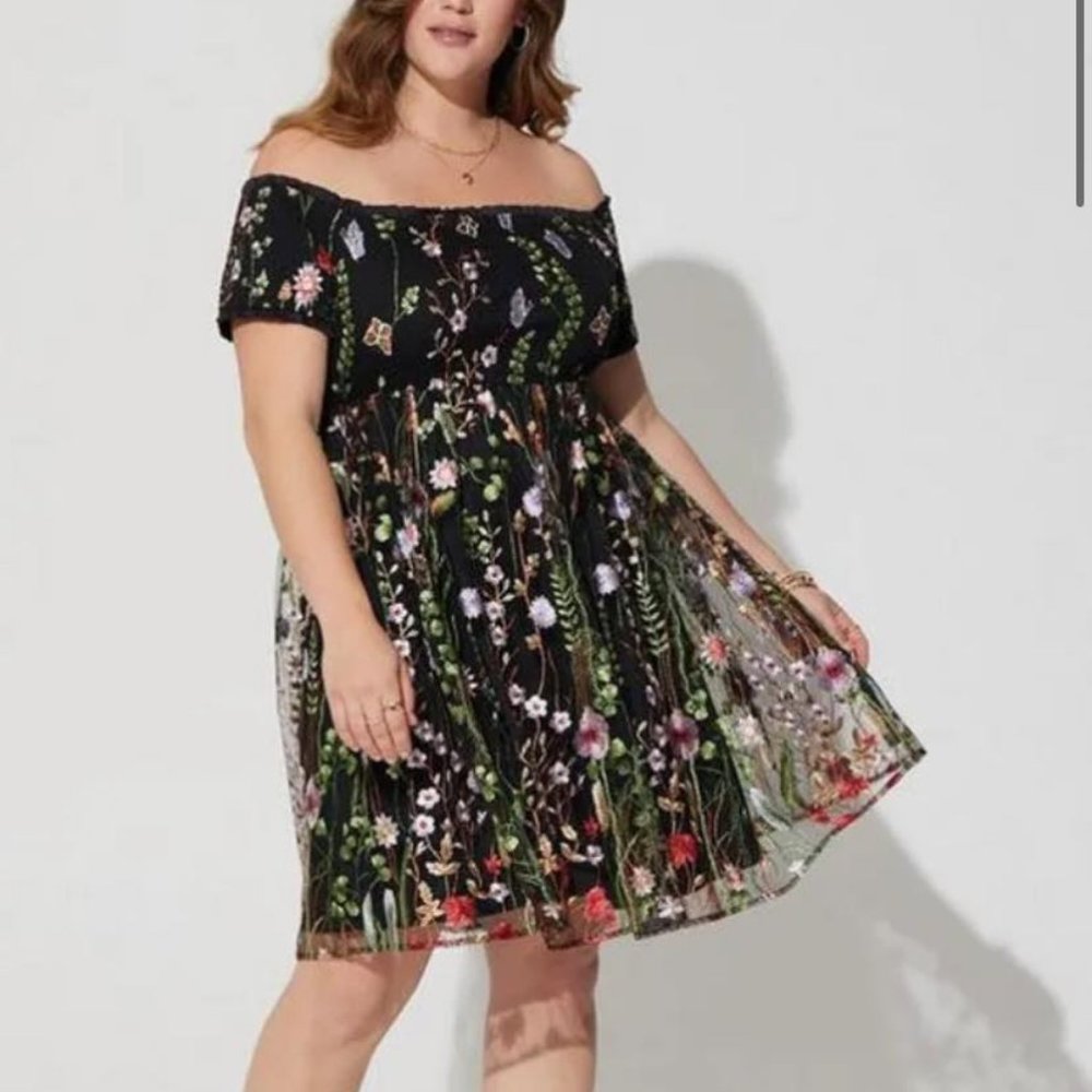 Smocked Bodice Off Shoulder Skater Dress - Black Lace SIZE 4